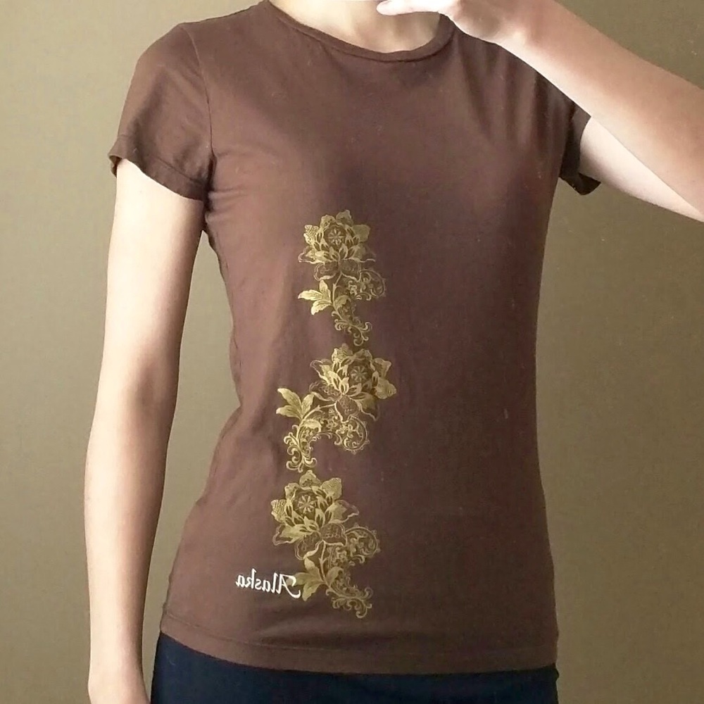 Brown Graphic Tee with Floral Design and “Alaska”